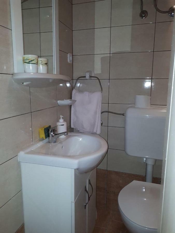 Guest House Robert I Mirna Бале Екстериор снимка