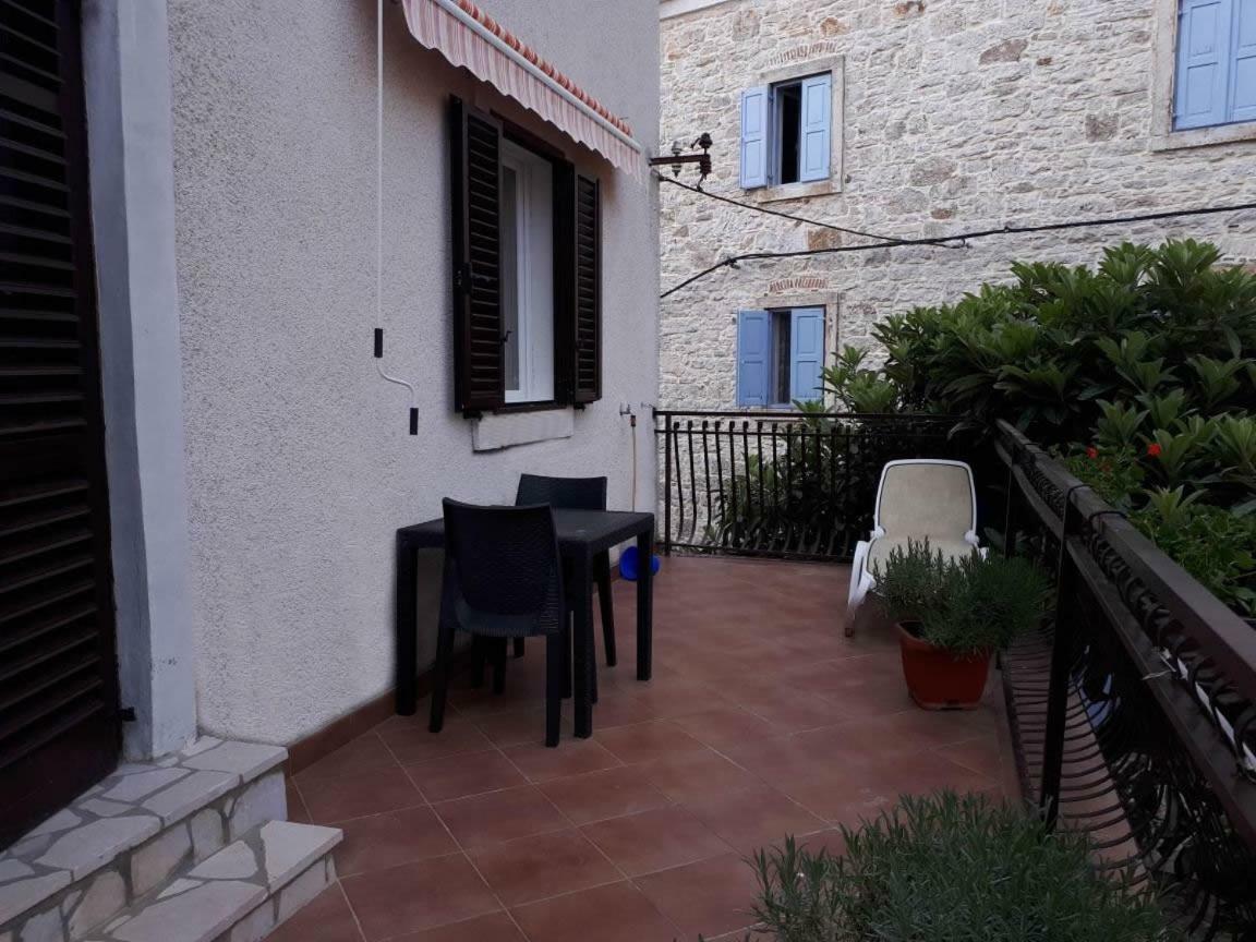 Guest House Robert I Mirna Бале Екстериор снимка