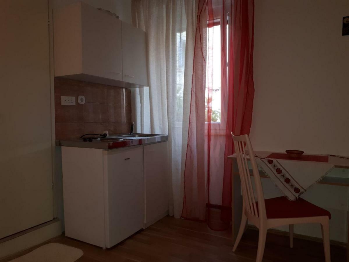 Guest House Robert I Mirna Бале Екстериор снимка