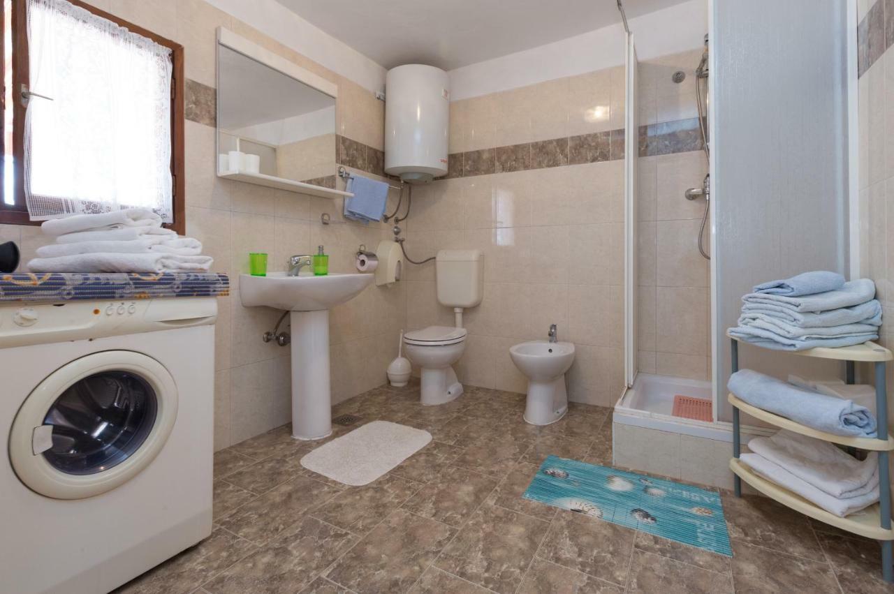 Guest House Robert I Mirna Бале Екстериор снимка